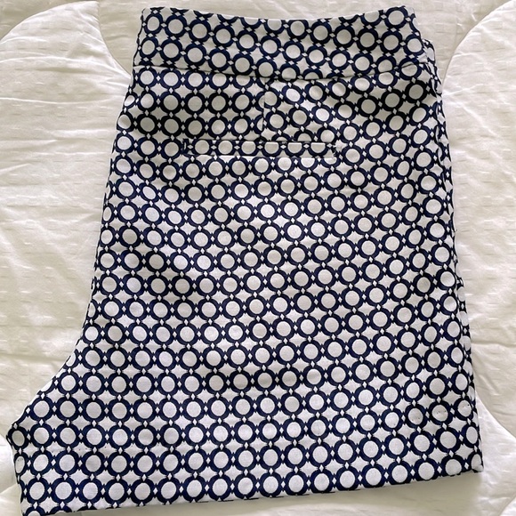 Banana Republic Hampton Fit NWOT Navy Blue & White Polka Dot Shorts, Size 12 - Picture 14 of 15
